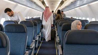مقصورة طائرة توضح ترتيب مقاعد النافذة والوسط والممر